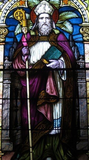 캔터베리의 성 에드문도_디테일_photo by Nheyob_in the Church of St Francis of Assisi in Cranberry Prairie_Ohio USA.jpg